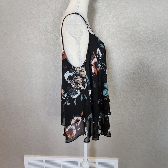 Torrid floral Tank top Size 1X - Picture 5 of 7